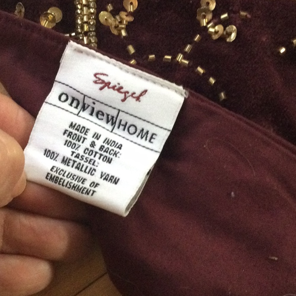 Vintage Mantle cover and 2 Pillow Covers. - Picture 4 of 5